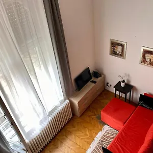 Apartman V. District