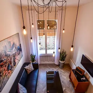 Apartman K89: Designer